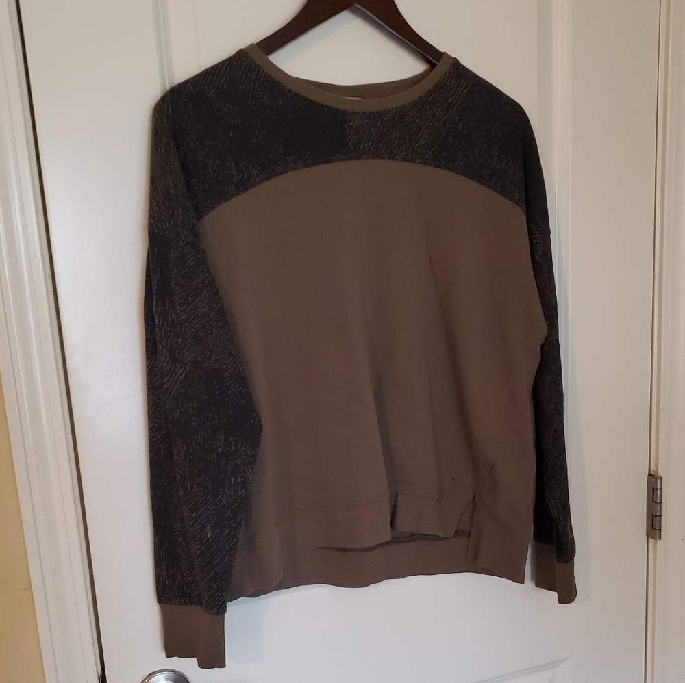 Asymmetrical Sweatshirt - Picture 2 of 4